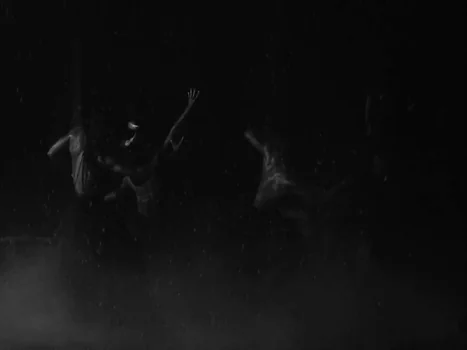 little_simz_-_flood_(official_music_video)_frame_50.0.webp