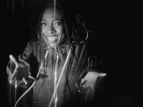 little_simz_-_flood_(official_music_video)_frame_64.0.webp