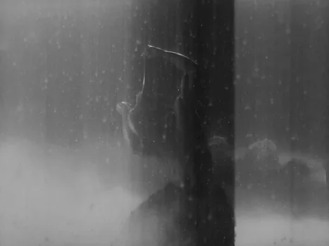 little_simz_-_flood_(official_music_video)_frame_72.0.webp