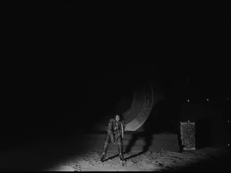 little_simz_-_flood_(official_music_video)_frame_74.0.webp