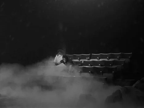 little_simz_-_flood_(official_music_video)_frame_80.0.webp