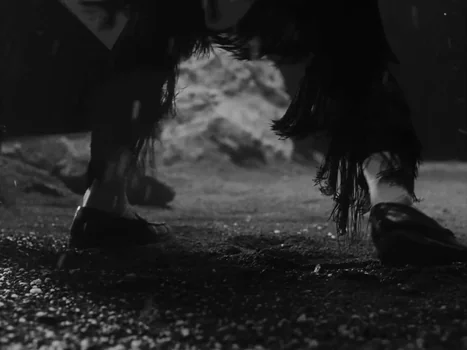 little_simz_-_flood_(official_music_video)_frame_90.0.webp
