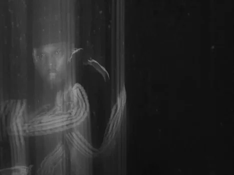 little_simz_-_flood_(official_music_video)_frame_92.0.webp