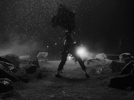 little_simz_-_flood_(official_music_video)_frame_94.0.webp