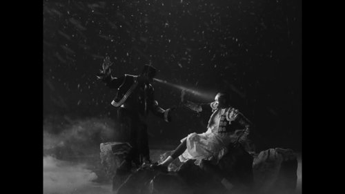 little_simz_-_flood_(official_music_video)_frame_110.0.jpg