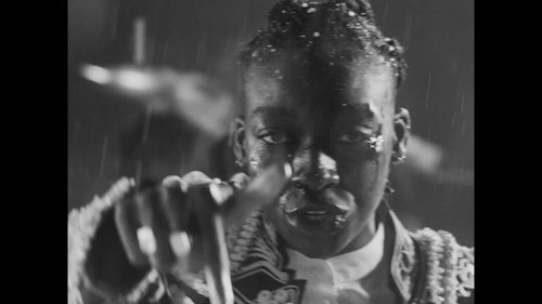 little_simz_-_flood_(official_music_video)_frame_118.0.jpg
