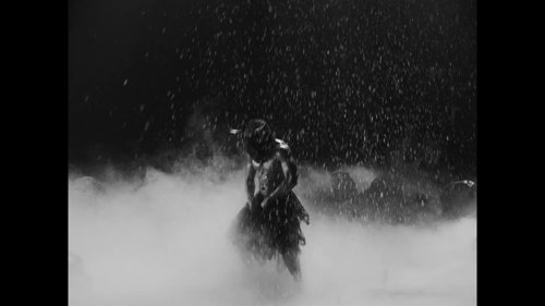 little_simz_-_flood_(official_music_video)_frame_142.0.jpg