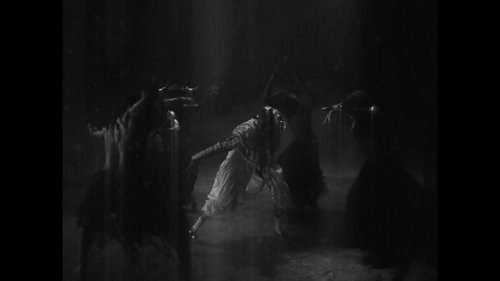 little_simz_-_flood_(official_music_video)_frame_154.0.jpg