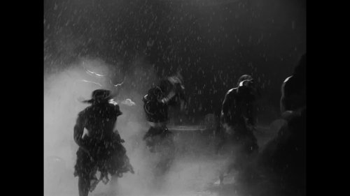 little_simz_-_flood_(official_music_video)_frame_188.0.jpg