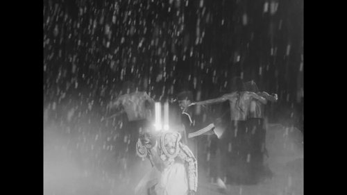 little_simz_-_flood_(official_music_video)_frame_200.0.jpg