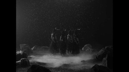 little_simz_-_flood_(official_music_video)_frame_28.0.jpg