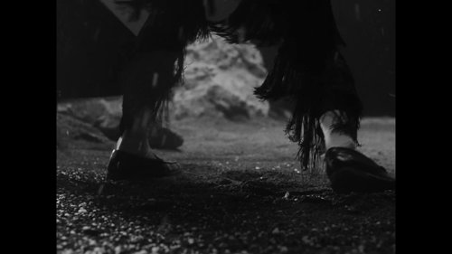 little_simz_-_flood_(official_music_video)_frame_90.0.jpg