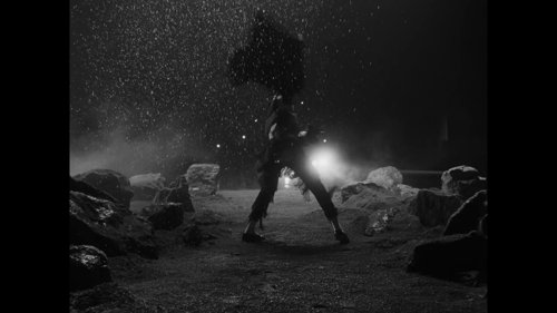 little_simz_-_flood_(official_music_video)_frame_94.0.jpg