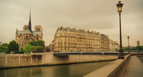 midnight_in_paris_frame_1739128920.9683912.webp