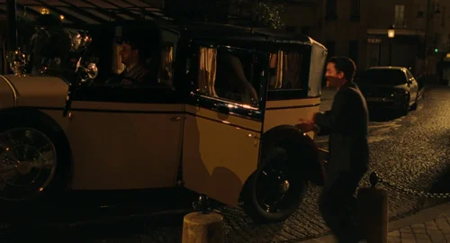 midnight_in_paris_frame_1739129044.0679293.webp