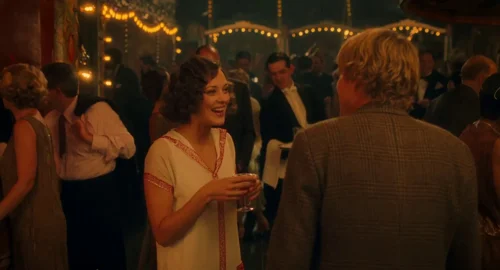 midnight_in_paris_frame_1739129404.1844316.webp