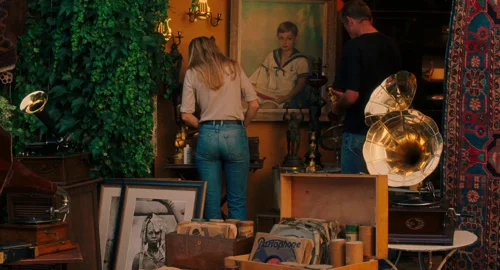 midnight_in_paris_frame_1739129590.141078.webp