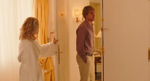 midnight_in_paris_frame_1739129894.301905.webp
