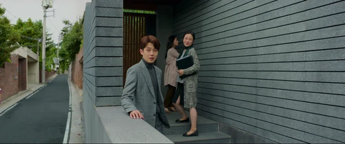 parasite_frames_frame_418.webp