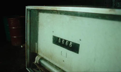 the_hives___bogus_operandi_official_music_video_frame_44.webp