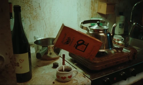 the_hives___bogus_operandi_official_music_video_frame_56.webp