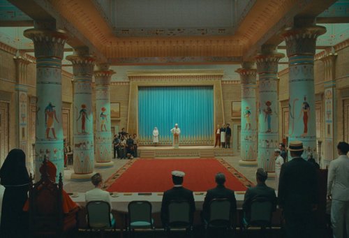 the_phoenician_scheme_frames_frame_467.jpg