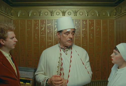 the_phoenician_scheme_frames_frame_514.jpg