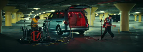 twenty_one_pilots___drum_show_official_video_frame_11.webp
