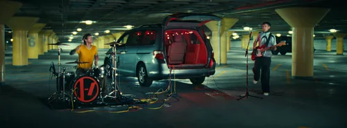 twenty_one_pilots___drum_show_official_video_frame_43.webp