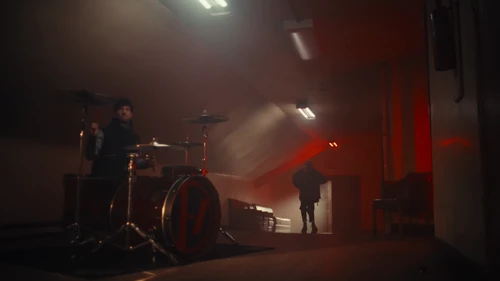 twenty_one_pilots___overcompensate_official_video_frame_100.webp