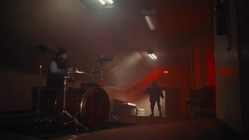 twenty_one_pilots___overcompensate_official_video_frame_111.webp