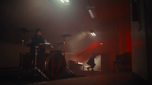 twenty_one_pilots___overcompensate_official_video_frame_117.webp