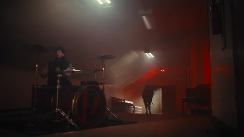 twenty_one_pilots___overcompensate_official_video_frame_71.webp