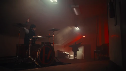 twenty_one_pilots___overcompensate_official_video_frame_88.webp