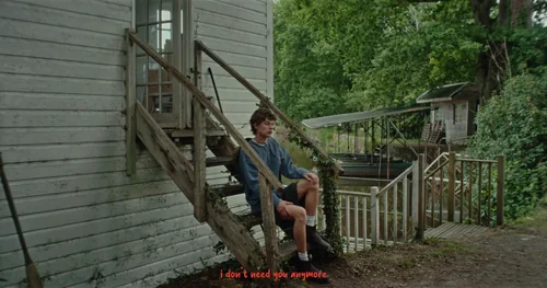 woody___let_me_go_official_video_frame_118.webp
