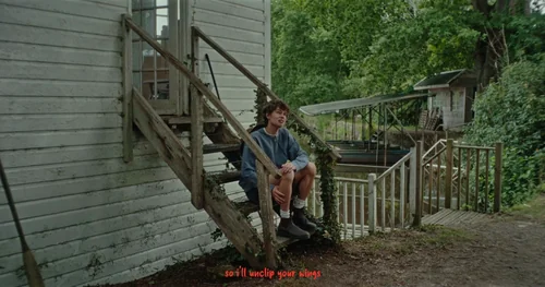 woody___let_me_go_official_video_frame_40.webp